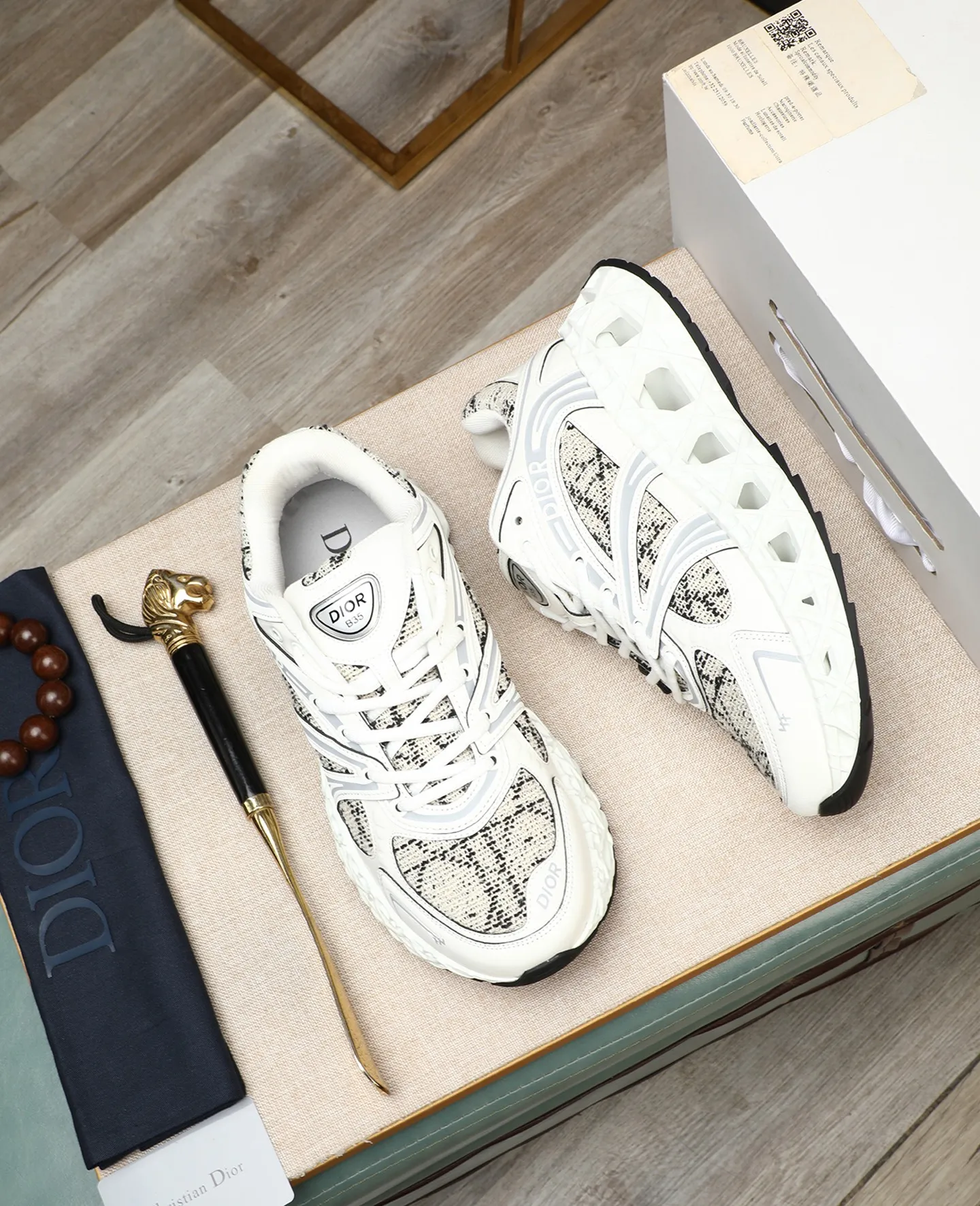 Men's shoes 💰800💰 Men's style 👦🏻Dior Dior B35 High-end quality Original casual sports shoes Upper: special environmentally friendly leather. High-frequency brand totem, brand totem cloth, tongue plastic brand logo, heel high-frequency brand logo Lining: brand canvas Original version: ultra-light TPR·rubber; two-color molded outsole Ultra-high quality control and fine workmanship: High-end, extravagance and class. Size: 39-44 (38, 45, 46, can be customized)…! !